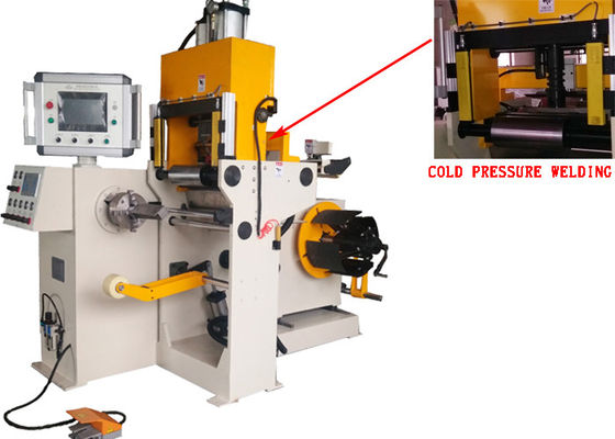 Machine à souder en aluminium et en cuivre à conducteur automatique avec soudage à pression froide et décoiler de feuille