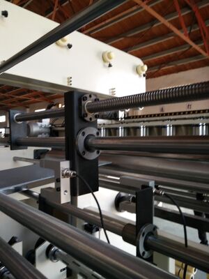 Machine d'enroulement automatique de feuilles de cuivre à contrôle PLC avec deux dérouleurs de feuilles et une vitesse de 16 tr/min