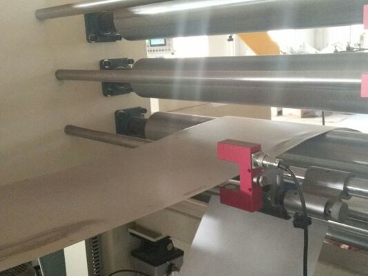 Machine d'enroulement automatique de feuilles de cuivre à contrôle PLC avec deux dérouleurs de feuilles et une vitesse de 16 tr/min