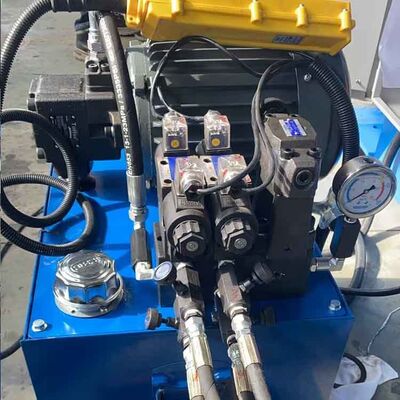 Table d'empilage de noyaux de transformateur avec station hydraulique de capacité maximale de 8000 kg et hauteur de travail de 850 mm