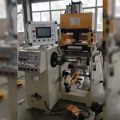 Bobineuse automatique de feuille de 200 mm avec soudage par pression à froid pour la fabrication de bobines de transformateur