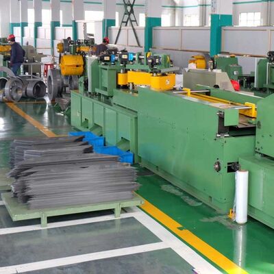 Machine de découpe de noyau de transformateur de 300 mm de largeur, avec découpe par étapes et poinçonnage intégré pour l'acier au silicium